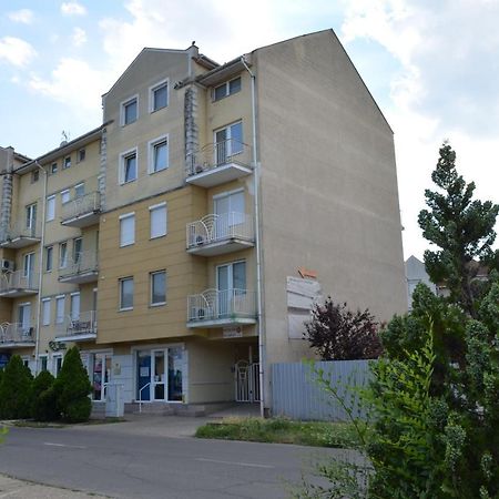 Gabi Apartman Гайдусобосло Екстер'єр фото