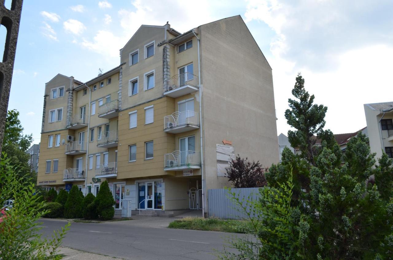 Gabi Apartman Гайдусобосло Екстер'єр фото